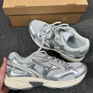 Calzado Deportivo de Alta Gama para Hombre y Mujer, Marca Mizumo, Diseño Elegante y Casual, Zapatos Gruesos para Senderismo - Product Image 1