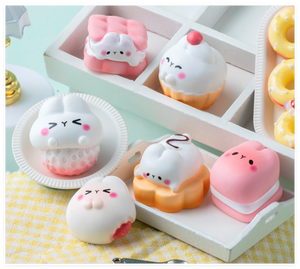 Juguetes de Comida de Resina 3D con Forma de Conejo, Galletas Sandwich, Cupcakes, Macarons, Galletas de Mantequilla, Algodón de Azúcar, Fresas con Crema para Niños - Product Image 3