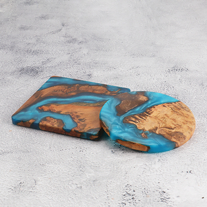 Tagliere Artigianale in Legno e Resina Epossidica, Vassoio per Formaggi in Legno d'Ulivo e Resina Effetto Fiume Acquamarina, Sottobicchieri - Product Image 5