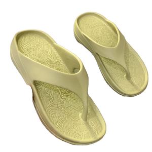 Pantoufles à chevrons pour hommes en plein air d'été de vente chaude, toboggan de plage de piscine, pantoufles pour femmes Flip Flop pour femmes à la mode - Product Image 1