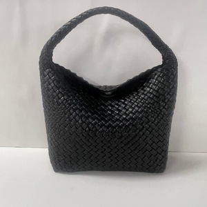 กระเป๋าถือผู้หญิงสไตล์เรโทรแบบสานจากโรงงาน หนังวัวแท้ สะพายไหล่ แฟชั่น พกพาสะดวก - Product Image 1