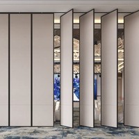 Murs de séparation motorisés pliables modernes OEM/ODM pour salles de banquet, écoles, hôpitaux et immeubles de bureaux