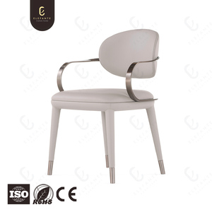 Chaises de salle à manger en cuir <span class=keywords><strong>microfibre</strong></span> <span class=keywords><strong>beige</strong></span> léger de luxe avec dossier ovale et accoudoirs incurvés en métal et pieds coniques <span class=keywords><strong>Chaise</strong></span> de salle à manger - Product Image 4