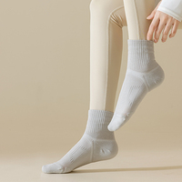 Chaussettes de sport longues pour femmes, tricotées, respirantes, absorbant la transpiration, désodorisantes, avec logo sur le revers, pour la course et le yoga, collection automne