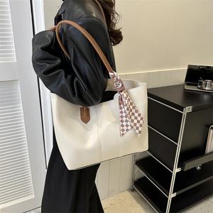 Nouveauté : Sac à bandoulière pour femme, sac à main vintage de luxe avec doublure en PU, sacs fourre-tout populaires de grande capacité avec foulards - Product Image 5
