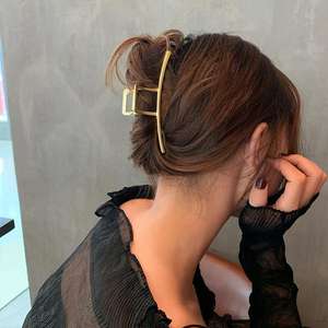 Fermaglio per Capelli in Metallo Texturizzato con Design a Perla, Grande Clip Versatile per Donna - Product Image 6