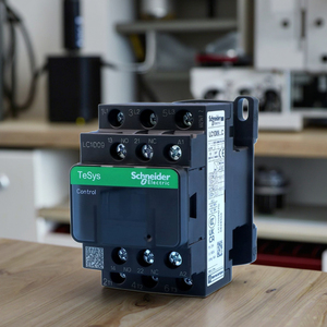 Contactor Magnético Trifásico AC TesSys D 20A 4P LC1DT20F7C LC1DT20M7C con Opciones de 24V/110V/220V/380V - Product Image 1