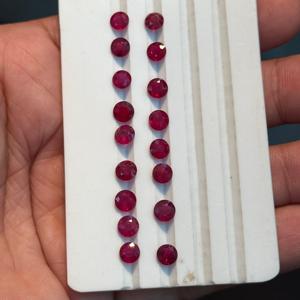 Piedra preciosa de rubí natural Corte redondo suelto Origen de Mozambique Calentado solo Piedras de rubí rojo calibradas - Product Image 2