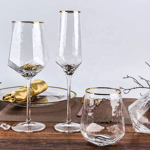 <span class=keywords><strong>Calice</strong></span> da <span class=keywords><strong>Vino</strong></span> in Vetro Trasparente <span class=keywords><strong>di</strong></span> Alta Qualità con Stelo Rosa e Bordo Dorato, Personalizzabile con Logo - Product Image 3