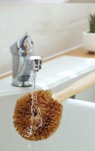 Brosse à vaisselle de cuisine en bois avec poils de coco, personnalisable, vente en gros, nouveau produit - Product Image 3