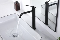 Robinet de salle de bain de luxe minimaliste en acier inoxydable à poignée unique, montage sur plan, finition céramique brossée, eau chaude/froide double usage
