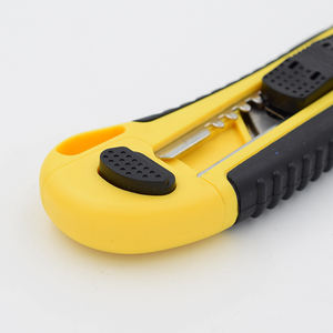 متعدد الوظائف مع شفرة سريعة حادة ومقبض بلاستيكي لفتح الصناديق والقطع - Product Image 3