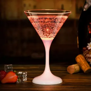 Partyzubehör Led blinkender Cocktailbecher leuchtete Martini-Glas für Weihnachten neujahr