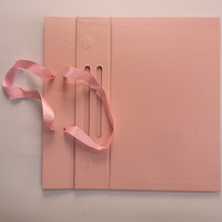 Boîtes cadeaux de luxe imprimées roses avec fermeture magnétique, finition mate et gaufrage