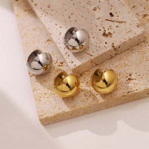 Pendientes Geométricos Unisex de Aro Hueco con Bolas Redondas, Chapados en Oro, de Acero Inoxidable Hipoalergénico, Estilo Vintage - Product Image 2