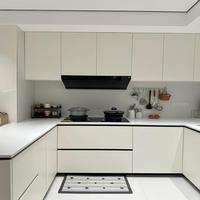Armoire de cuisine sur mesure au sol et au plafond avec capteur humain, éclairage LED, surface anti-rayures et grand espace de rangement pour cuisine duplex