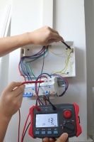 Testeur RCD 15mA à 500mA, 10 niveaux de courant, temps de déclenchement 0 à 999ms, AC 750V DC 1000V, automatique/manuel, 500 enregistrements, test de fuite RCCB ELCB