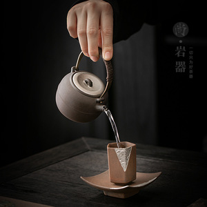 Tetera de Cerámica Rústica Redonda de Arcilla Negra con Tapa, Juego de Té Kung Fu Hecho a Mano - Product Image 4