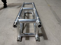 Structure de treillis carrée en aluminium à 4 points pour écran LED, équipement d'éclairage de scène, équipement de sonorisation, structure de treillis pour stand de concert
