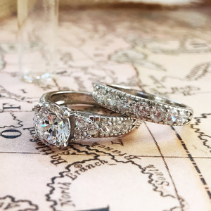 Set di Anelli Classici con Zirconi Rotondi per Donne, Eleganti Gioielli di Lusso per Matrimonio e Fidanzamento - Product Image 2