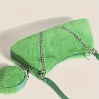 Sac à main rose en fausse fourrure avec logo personnalisé, sac à bandoulière en fausse fourrure en gros, sac bandoulière tendance en peluche avec porte-monnaie