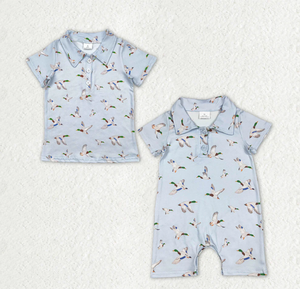 ชุดเสื้อโปโลแขนสั้นลายเป็ดสำหรับเด็กผู้ชายพร้อมชุดรอมเปอร์เข้าชุด - Product Image 4