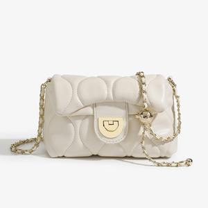 Venta directa de fábrica, bolso de hombro con cadena multicolor, flor de metal, retro, elegante - Product Image 3