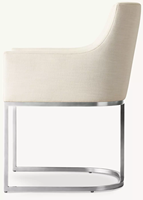 Fauteuil de salle à manger moderne à dossier haut incliné, enveloppé de lin crème, avec accoudoirs en forme de boîte et base cantilever en métal blanc poli