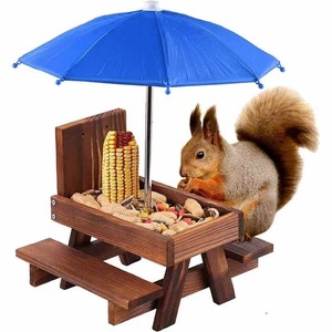 Comederos de madera para ardillas al por mayor, mesas de comedor para mascotas con bancos, soportes para maíz y estaciones de alimentación. - Product Image 5