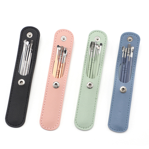 Estuche de cuero fabricado en la tienda, juego portátil de 6 piezas de acero inoxidable con limpieza de <span class=keywords><strong>cera</strong></span>, cuchara para el cuidado personal - Product Image 1