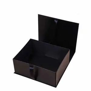 Siyah özel Logo katlanabilir manyetik kapak Premium lüks geri dönüşümlü sert karton kağıt ambalaj giyim Flip Top hediye kutuları
