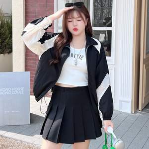 Ensemble de survêtement pour femme Runqi, veste noire à fermeture éclair, short taille haute, design à empiècements, style simple, grandes tailles - Product Image 5