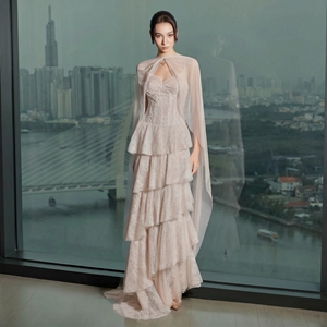 <span class=keywords><strong>Robe</strong></span> de soirée élégante en <span class=keywords><strong>dentelle</strong></span> ivoire à volants avec cape transparente pour femme, <span class=keywords><strong>robe</strong></span> de bal de forme A, romantique - Product Image 1