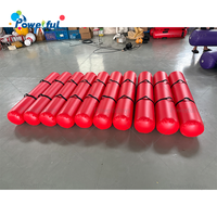Bâtons de joute gonflables utilisés pour les combats sur poutres d'équilibre dans des fosses de mousse dans les parcs de trampolines
