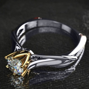 Anello di fidanzamento bicolore quadrato a sei punte per donna, elegante gioiello da dito - Product Image 3
