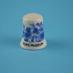 Hotsale etiqueta recuerdo regalo anillo <span class=keywords><strong>de</strong></span> <span class=keywords><strong>oro</strong></span> porcelana dedales en caja <span class=keywords><strong>de</strong></span> acrílico - Product Image 3