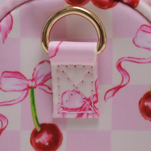 Regalo per Lei: Borsa a Tracolla Cilindrica con Stampa Ciliegie Rosa, Borsa da Viaggio in Nylon, Stile Coquette, Mini Borsone - Product Image 5