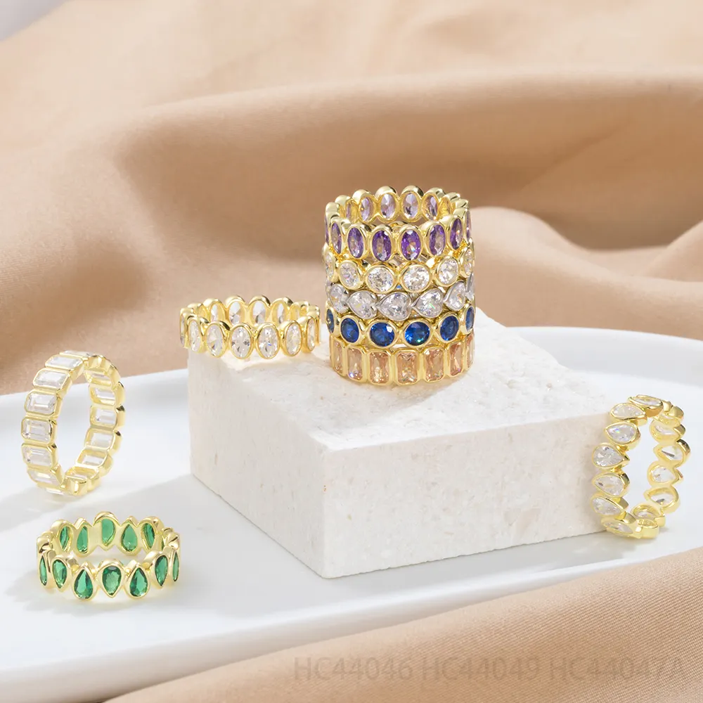 925 plata esterlina 14K chapado en oro bisel ajuste Baguette eternidad banda anillo para joyería de mujer