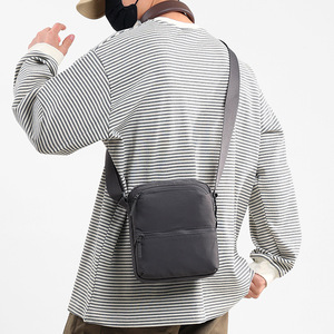 Sac à bandoulière décontracté pour homme en nylon imperméable, personnalisable en petites séries avec logo urgent - Product Image 6