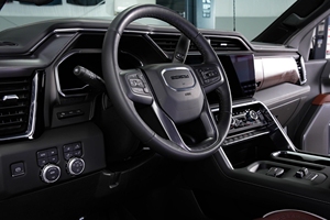 GMC Sierra 3500HD Denali Ultimate Crew Cab 4x4 2024 Usato in Condizioni Perfette, Guida a Sinistra, Telecamera Posteriore, Sedili in Pelle - Product Image 2