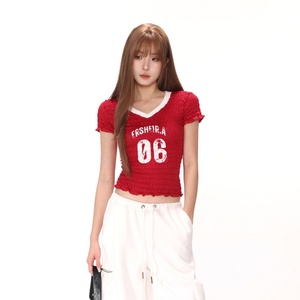 เสื้อฟุตบอลแขนยาวคอวีทรงเข้ารูปเอวจีบสไตล์ Y2K สำหรับผู้หญิง ผลิตจากโพลีเอสเตอร์ 100% ระบายอากาศได้ดี แห้งเร็ว เหมาะสำหรับฤดูร้อน - Product Image 2