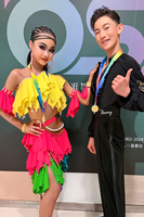 Costume de danse latine Vennystyle - Robes colorées en spandex/coton, conçues sur mesure pour les compétitions et les spectacles, design spectaculaire