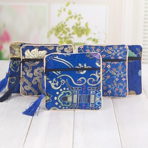 Borsa regalo in pelle scamosciata quadrata in stile cinese con ricamo a forma di fiore - Product Image 6