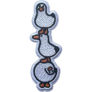 Parche Bordado Termoadhesivo de Ganso Peludo Adorable para Bolsos, Ropa, Gorras y Jeans - Product Image 1