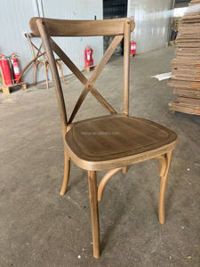 Chaise en plastique imitation bois à dossier en X, durable et empilable, idéale pour la location d'événements et <span class=keywords><strong>de</strong></span> banquets - Product Image 2