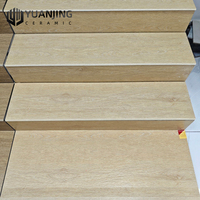 Carreaux de marches d'escalier en porcelaine aspect bois, revêtement de sol en porcelaine 470x1200mm, carreaux de marches d'escalier pleine masse aspect marbre