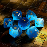 Superbe dé à six faces en cristal de pierre précieuse naturelle œil de chat bleu, 1 pièce, avec chiffres dorés, pour D&D et jeux de rôle sur table