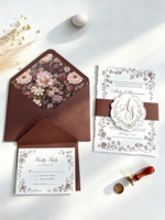 Invitations de mariage vintage marron à motifs floraux, enveloppe doublée florale, étiquette personnalisée avec monogramme, carte d'invitation rustique pour jardin d'automne avec bord festonné