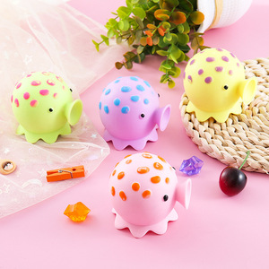 Nouveau jouet créatif en forme de pieuvre de 7,5 cm en caoutchouc, anti-stress instantané avec ventouse pour les journées chargées, pour les 6 ans et plus - Product Image 3