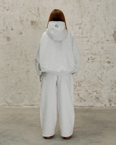 Ensemble deux pièces décontracté pour femmes, streetwear tendance, imprimé graphique grand format, gris, surdimensionné, en coton lourd, style baggy - Product Image 2